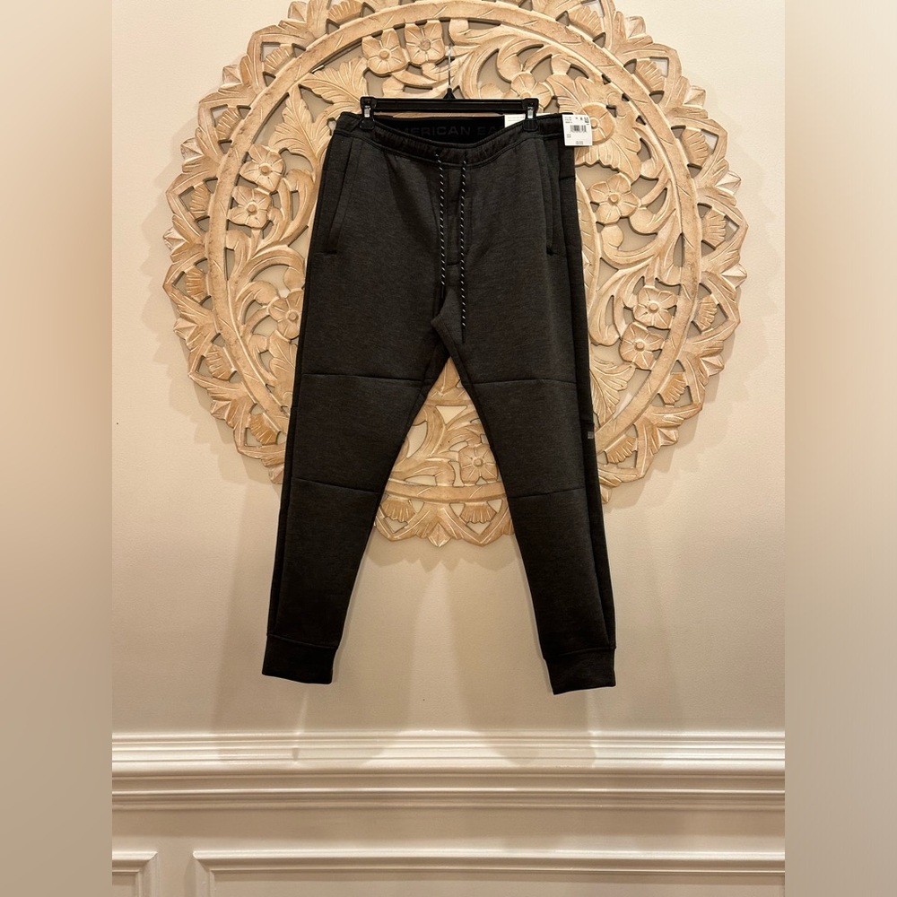 AMERICAN EAGLE Good Vibes Jogger